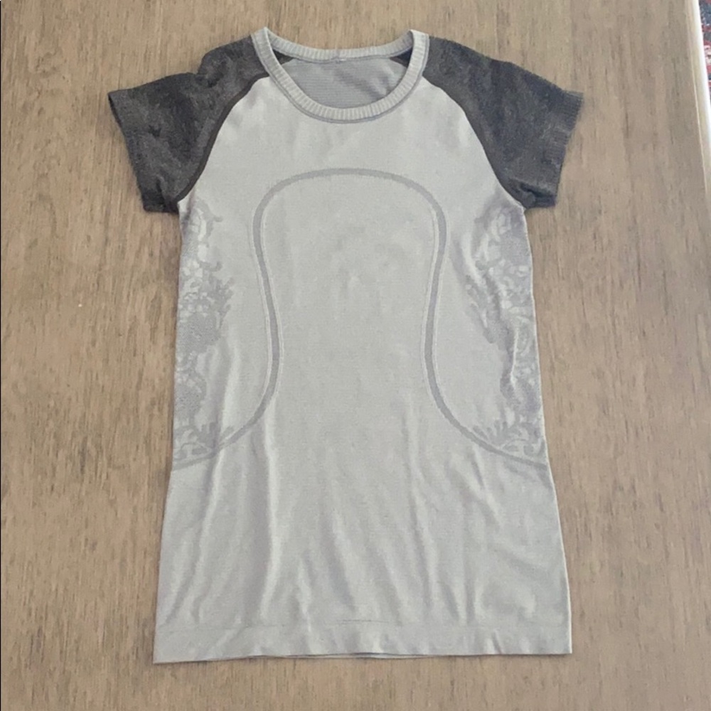 Lululemon grey two toned Swifty T shirt size 6